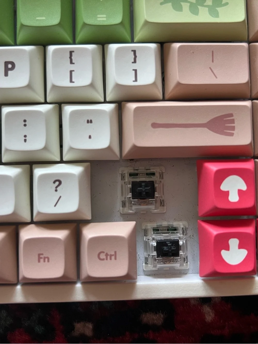 DSA and Yunzii Mechanical Keyboard and Keycap Set - Red, Green, Cream